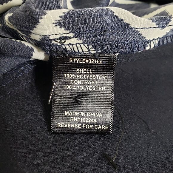 41 Hawthorn Womens Top Medium Black White Abstract 3/4 Roll Tab Sleeve V Neck - Picture 8 of 9